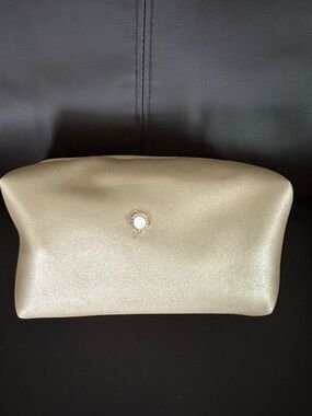Bvlgari farfum pouch.